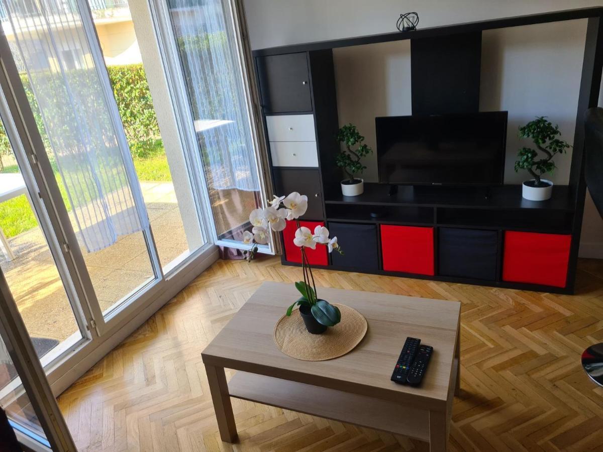Appartement Avec Rez De Jardin A Disneyland Монтеврен Екстер'єр фото