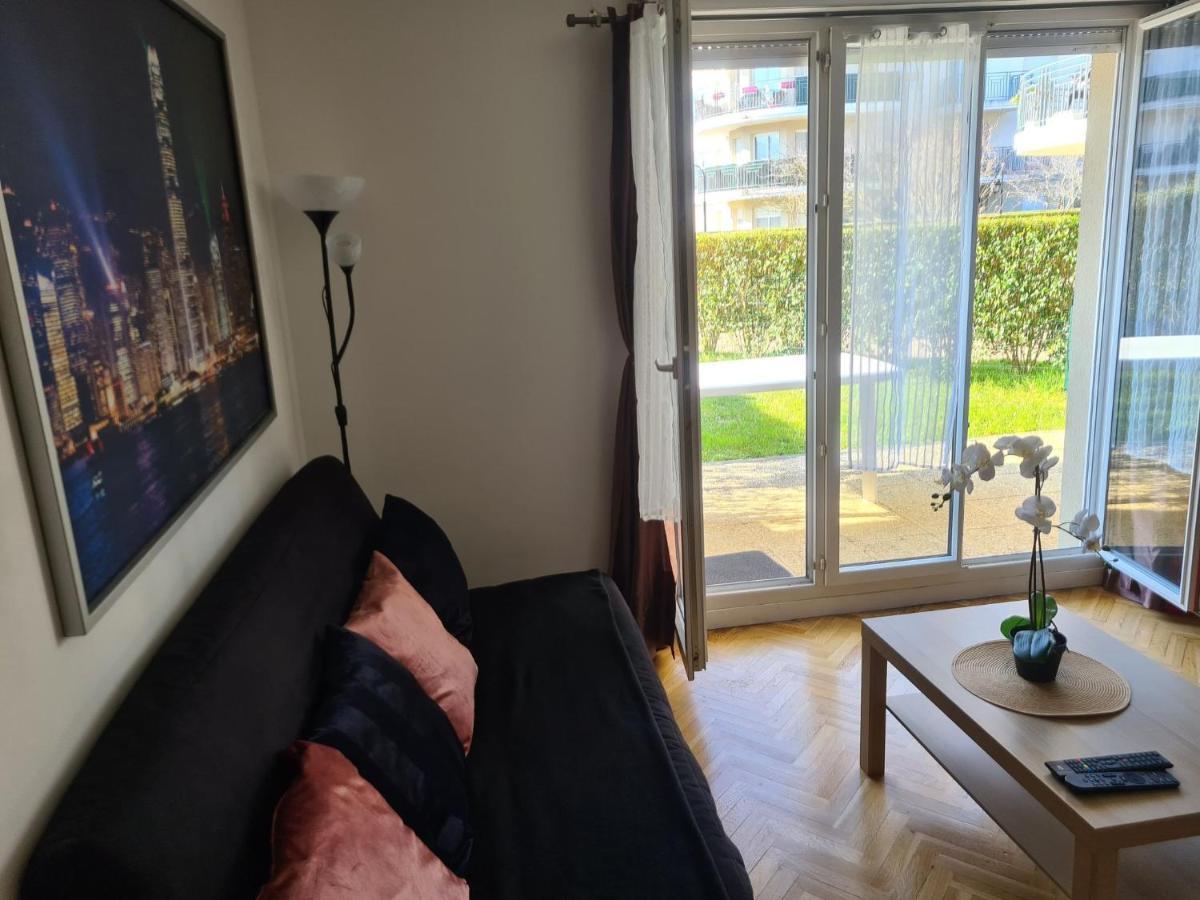 Appartement Avec Rez De Jardin A Disneyland Монтеврен Екстер'єр фото