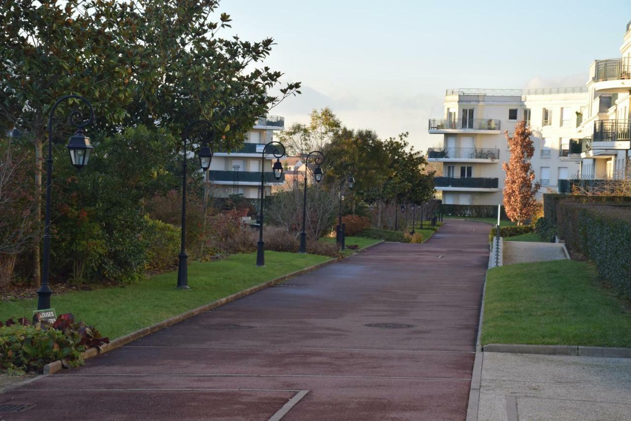 Appartement Avec Rez De Jardin A Disneyland Монтеврен Екстер'єр фото