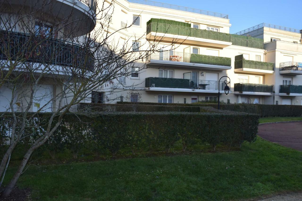 Appartement Avec Rez De Jardin A Disneyland Монтеврен Екстер'єр фото