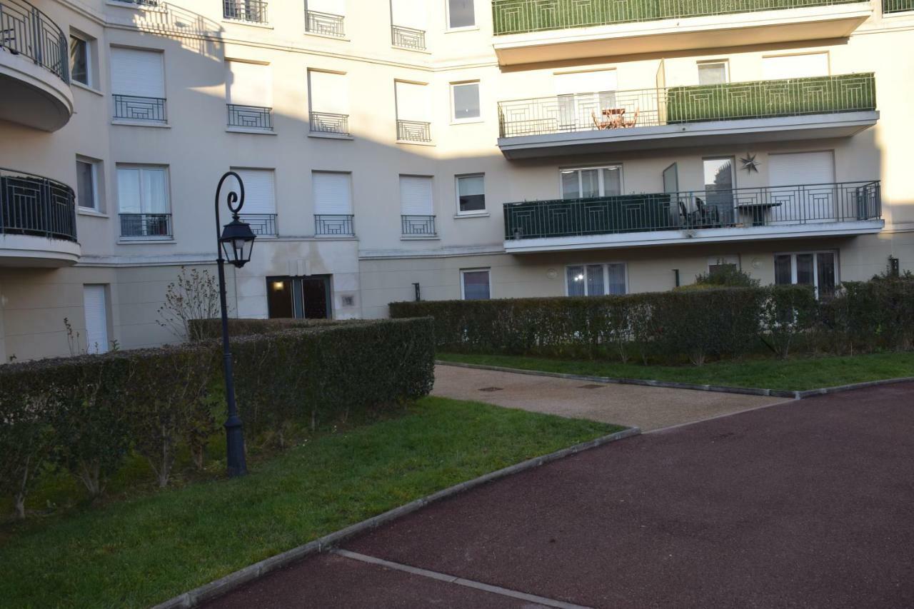 Appartement Avec Rez De Jardin A Disneyland Монтеврен Екстер'єр фото