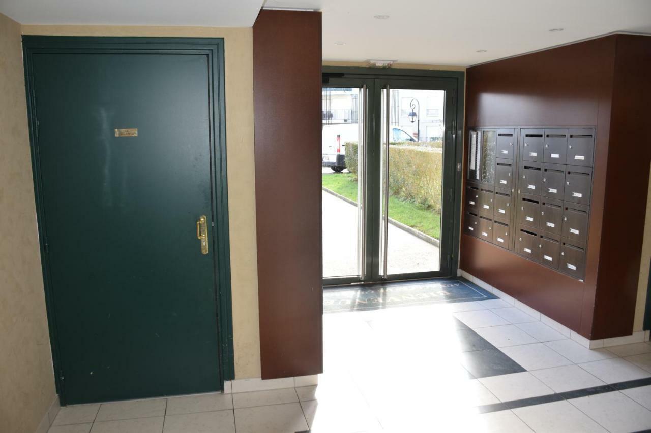 Appartement Avec Rez De Jardin A Disneyland Монтеврен Екстер'єр фото