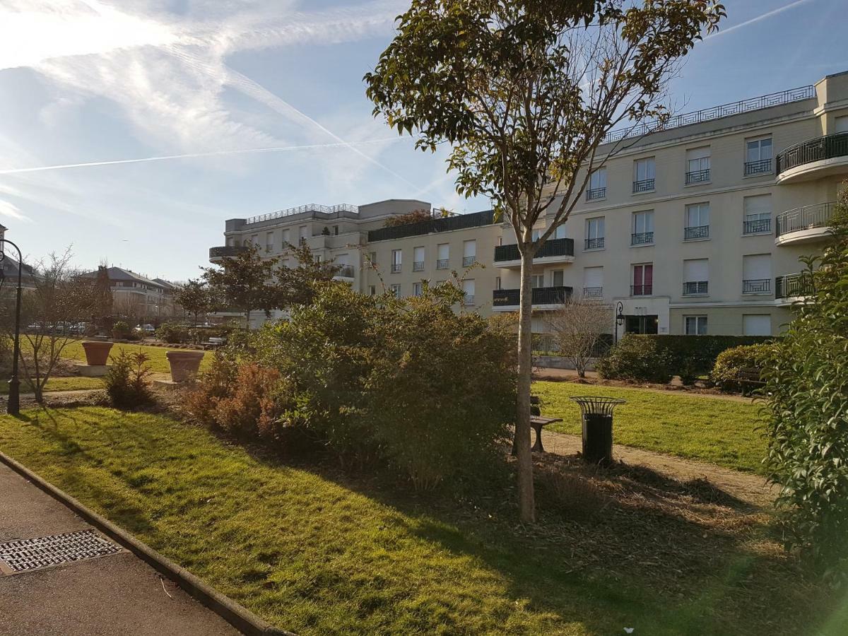Appartement Avec Rez De Jardin A Disneyland Монтеврен Екстер'єр фото